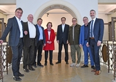 Gruppenbild mit Vertretern der Jüdischen Gemeinden Hessen und der Ev. Kirche in Hessen und Nassau