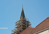 Kirchturm mit Gerüst