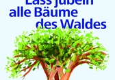 Baum steht auf Weltkugel. Motto: Lass jubeln alle Bäume des Waldes